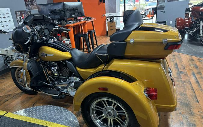 2023 Harley-Davidson® Tri Glide® Ultra PROSPCT GLD/BLK