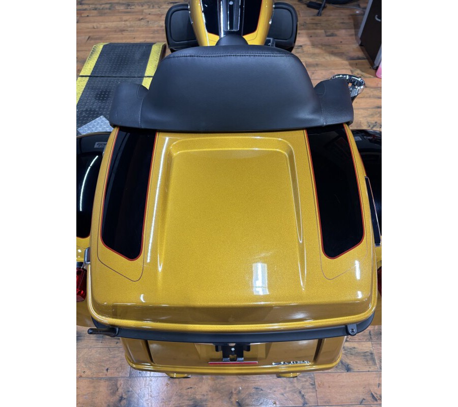 2023 Harley-Davidson® Tri Glide® Ultra PROSPCT GLD/BLK