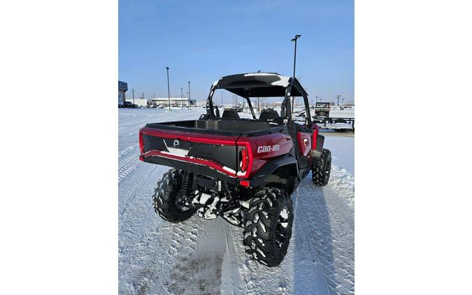 2024 Can-Am Commander XT 700 Red / Black