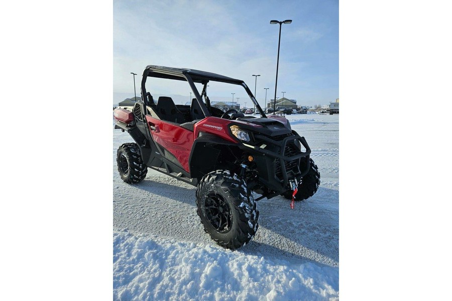 2024 Can-Am Commander XT 700 Red / Black