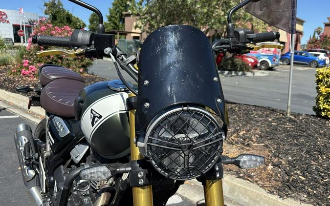 2024 Triumph Scrambler 400 X Matte Khaki Green / Fusion White