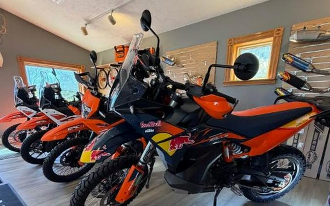 2027 KTM 890 Adventure R Rally
