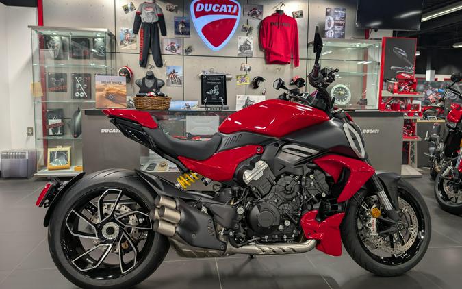 2026 Ducati DIAVEL V4