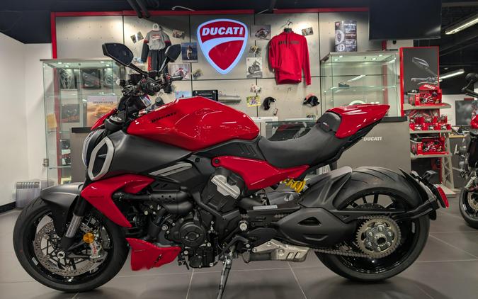 2026 Ducati DIAVEL V4
