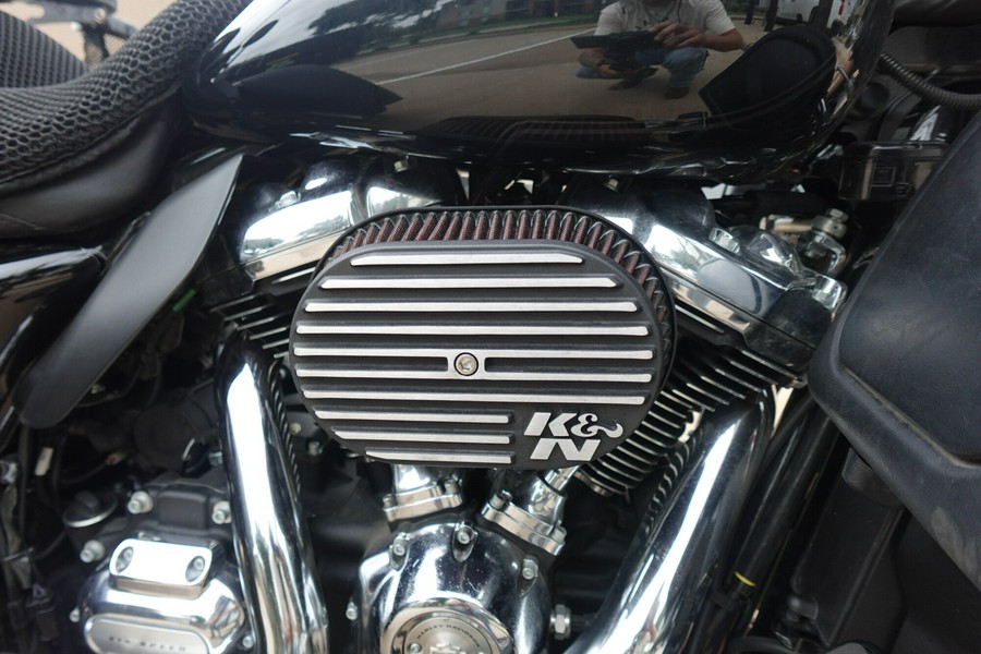 2023 Harley-Davidson Tri Glide Ultra FLHTCUTG