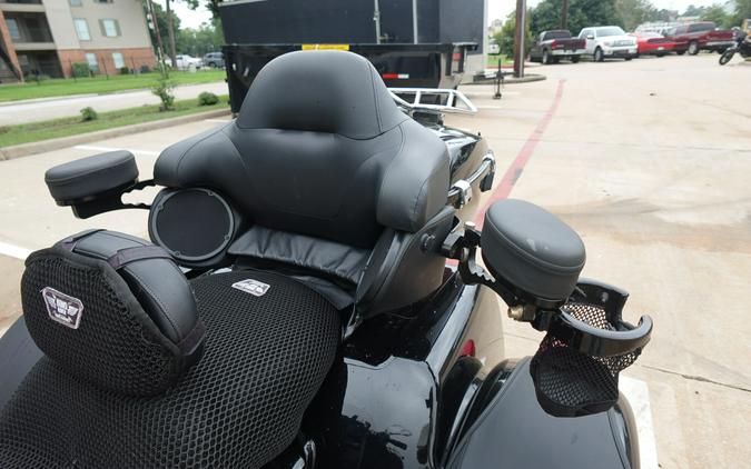 2023 Harley-Davidson Tri Glide Ultra FLHTCUTG