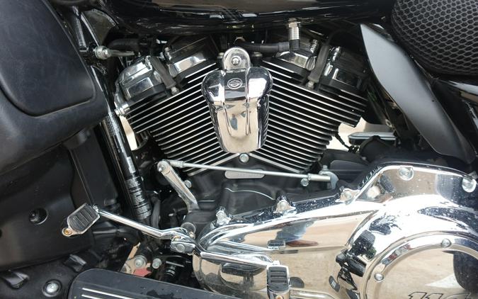 2023 Harley-Davidson Tri Glide Ultra FLHTCUTG