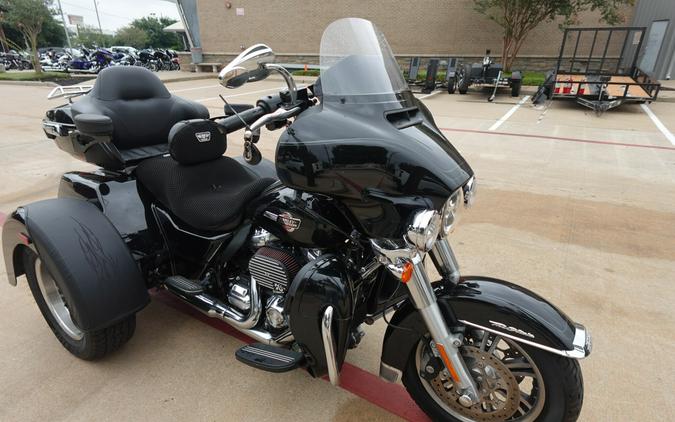 2023 Harley-Davidson Tri Glide Ultra FLHTCUTG