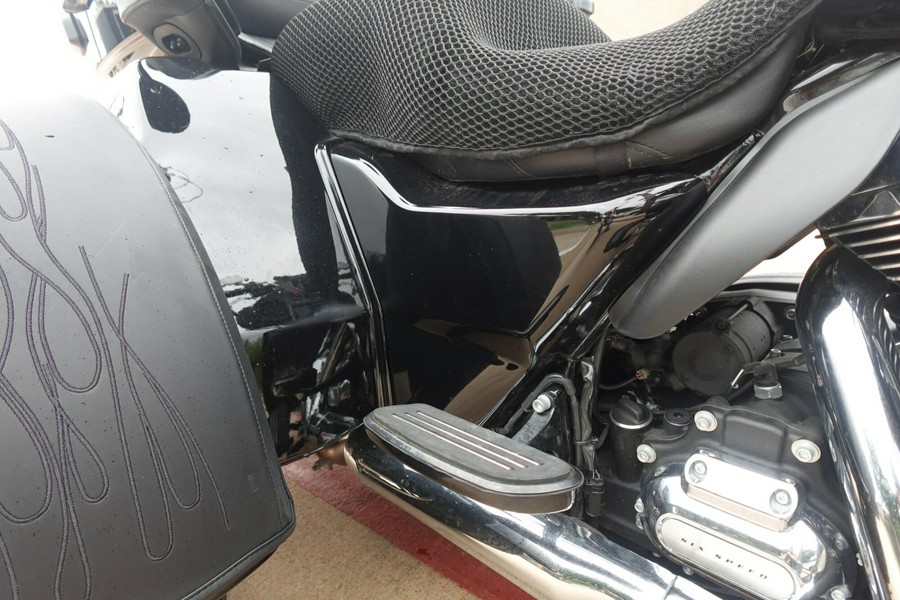2023 Harley-Davidson Tri Glide Ultra FLHTCUTG