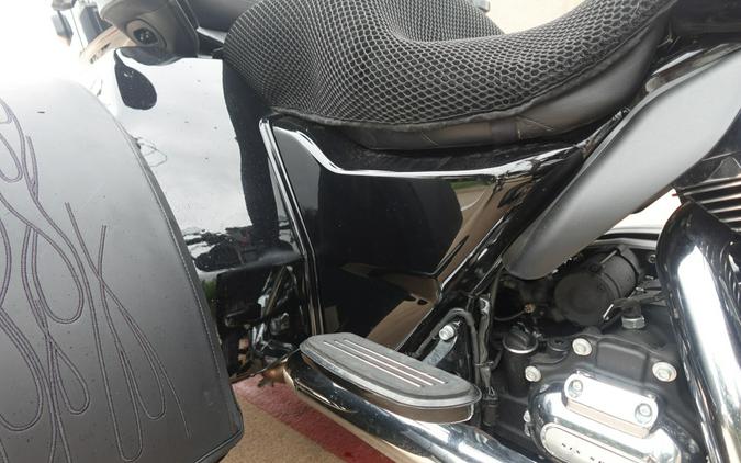 2023 Harley-Davidson Tri Glide Ultra FLHTCUTG