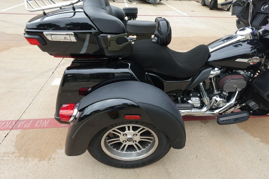 2023 Harley-Davidson Tri Glide Ultra FLHTCUTG