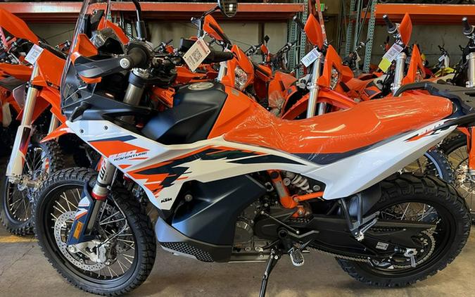 2025 KTM Adventure 890 R