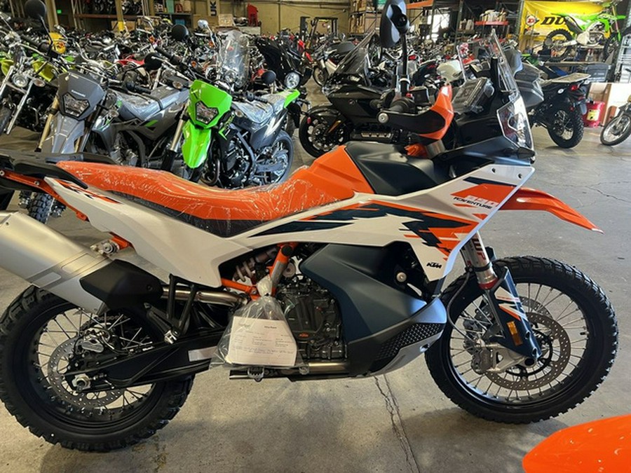 2025 KTM Adventure 890 R