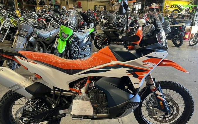 2025 KTM Adventure 890 R