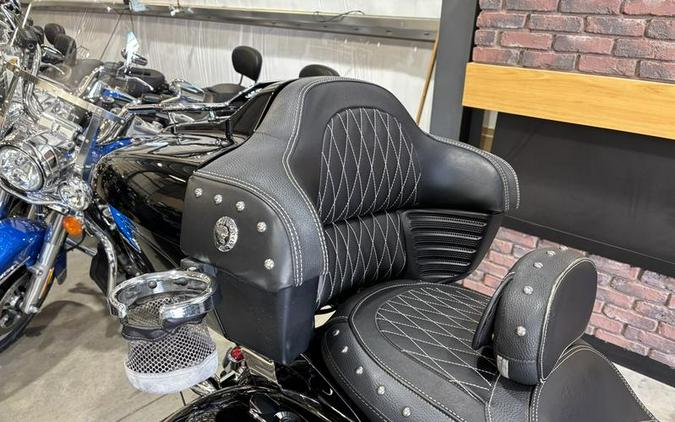 2017 Indian Motorcycle® Roadmaster® Thunder Black