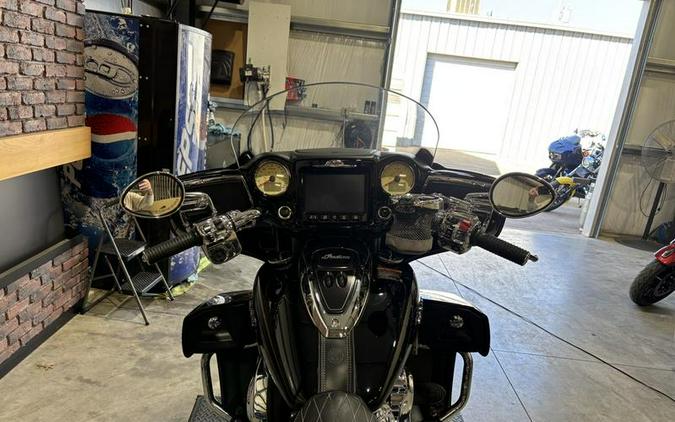 2017 Indian Motorcycle® Roadmaster® Thunder Black