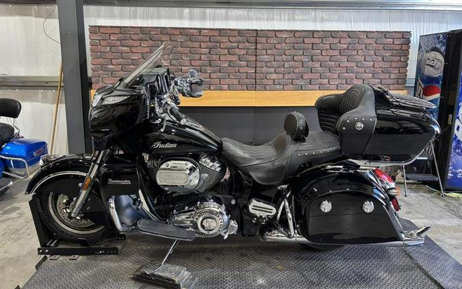 2017 Indian Motorcycle® Roadmaster® Thunder Black