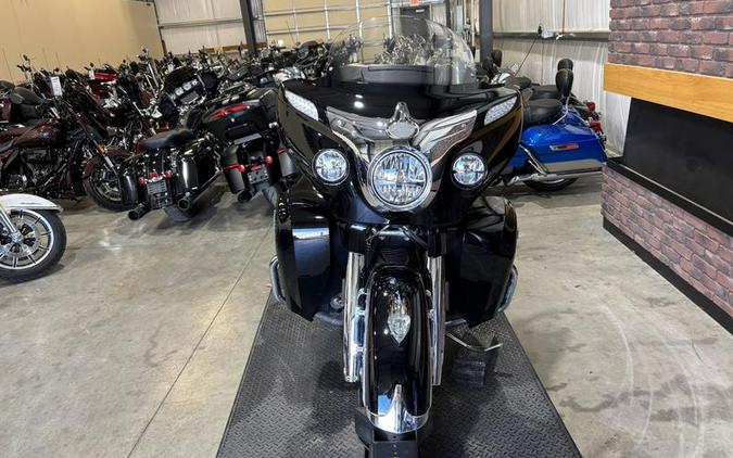 2017 Indian Motorcycle® Roadmaster® Thunder Black