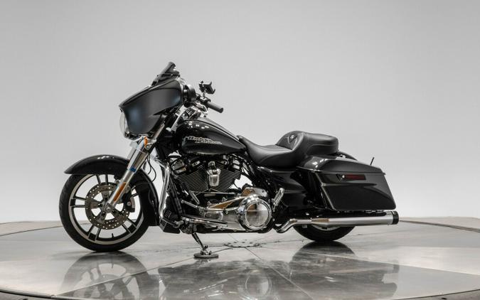 2018 HARLEY-DAVIDSON FLHX STREET GLIDE in Vivid Black