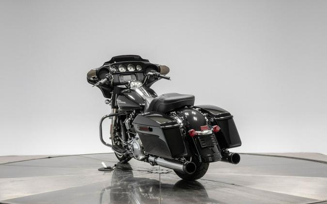 2018 HARLEY-DAVIDSON FLHX STREET GLIDE in Vivid Black