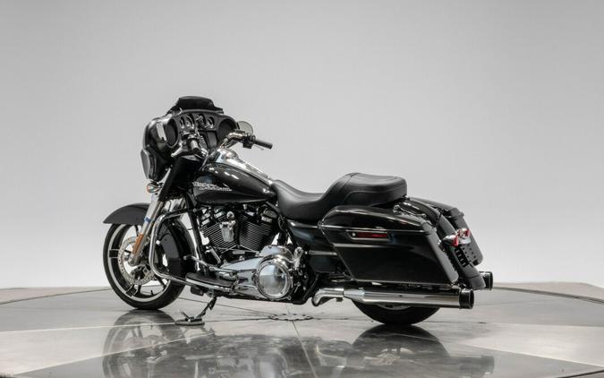 2018 HARLEY-DAVIDSON FLHX STREET GLIDE in Vivid Black