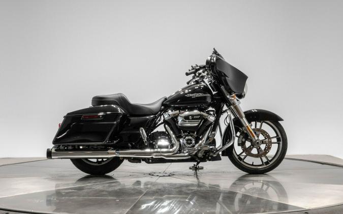 2018 HARLEY-DAVIDSON FLHX STREET GLIDE in Vivid Black