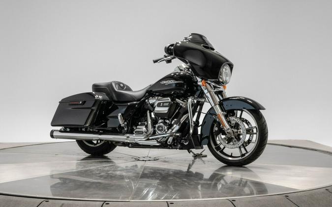 2018 HARLEY-DAVIDSON FLHX STREET GLIDE in Vivid Black