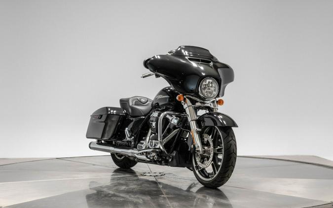 2018 HARLEY-DAVIDSON FLHX STREET GLIDE in Vivid Black