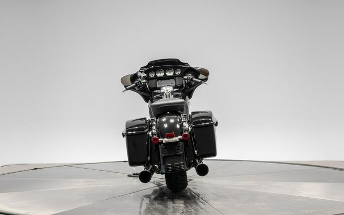 2018 HARLEY-DAVIDSON FLHX STREET GLIDE in Vivid Black