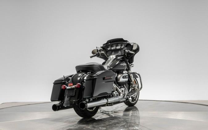 2018 HARLEY-DAVIDSON FLHX STREET GLIDE in Vivid Black