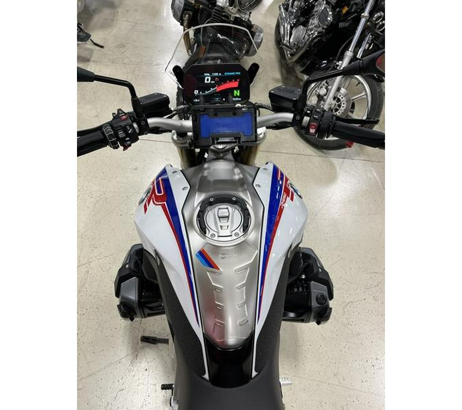 2020 BMW R 1250 R Light White/Lupin Blue Met/Racing Red