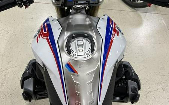 2020 BMW R 1250 R Light White/Lupin Blue Met/Racing Red