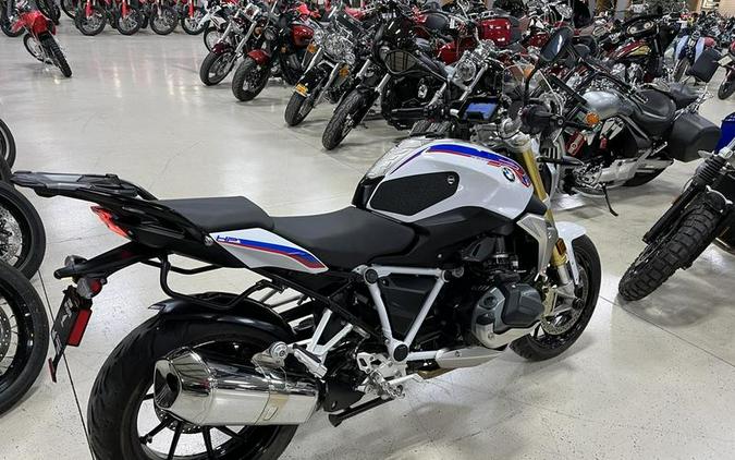 2020 BMW R 1250 R Review with Select Package (21 Fast Facts)