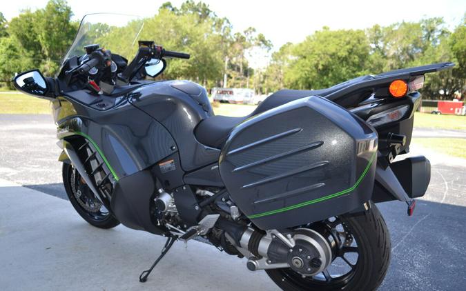 2018 Kawasaki Concours® 14 ABS Metallic Carbon Gray