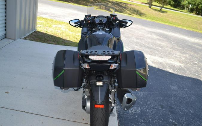 2018 Kawasaki Concours® 14 ABS Metallic Carbon Gray
