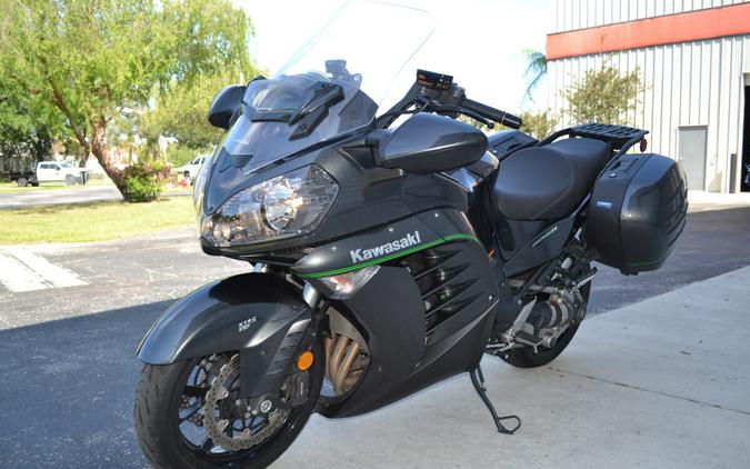 2018 Kawasaki Concours® 14 ABS Metallic Carbon Gray