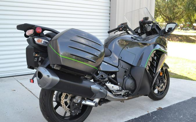 2018 Kawasaki Concours® 14 ABS Metallic Carbon Gray