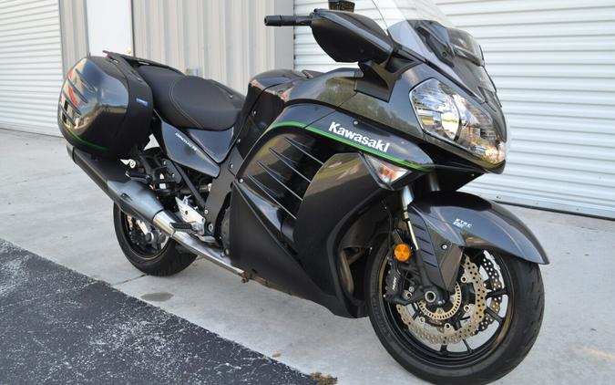 2018 Kawasaki Concours® 14 ABS Metallic Carbon Gray