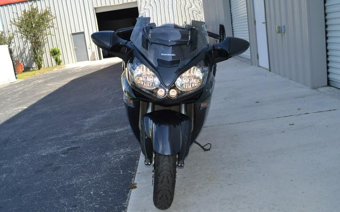 2018 Kawasaki Concours® 14 ABS Metallic Carbon Gray