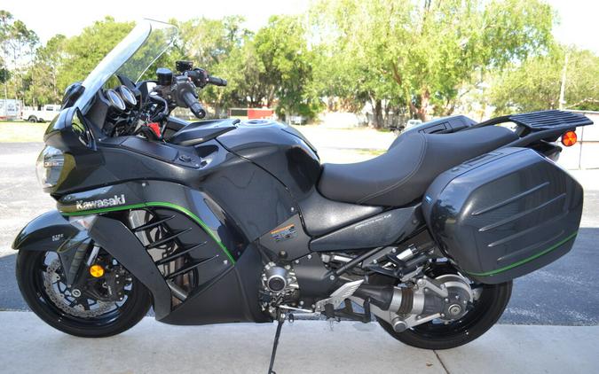 2018 Kawasaki Concours® 14 ABS Metallic Carbon Gray