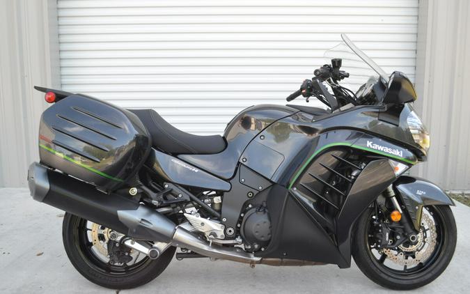 2018 Kawasaki Concours® 14 ABS Metallic Carbon Gray