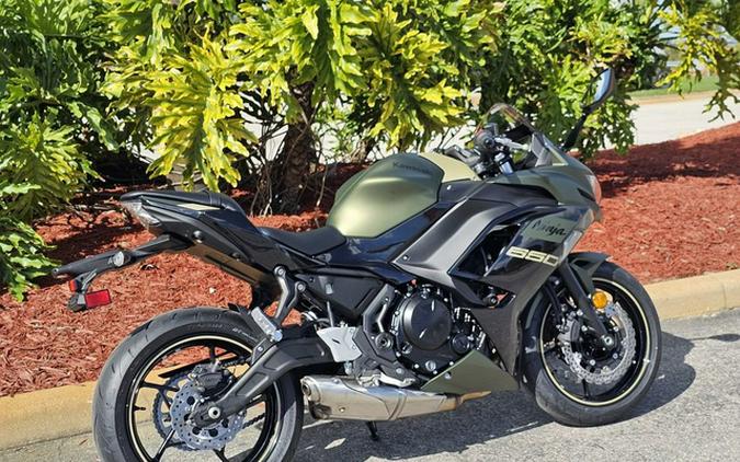 2024 Kawasaki Ninja 650 Metallic Covert Green/Metallic Spark Bl Metallic Matte Dark GrayMetallic Spark