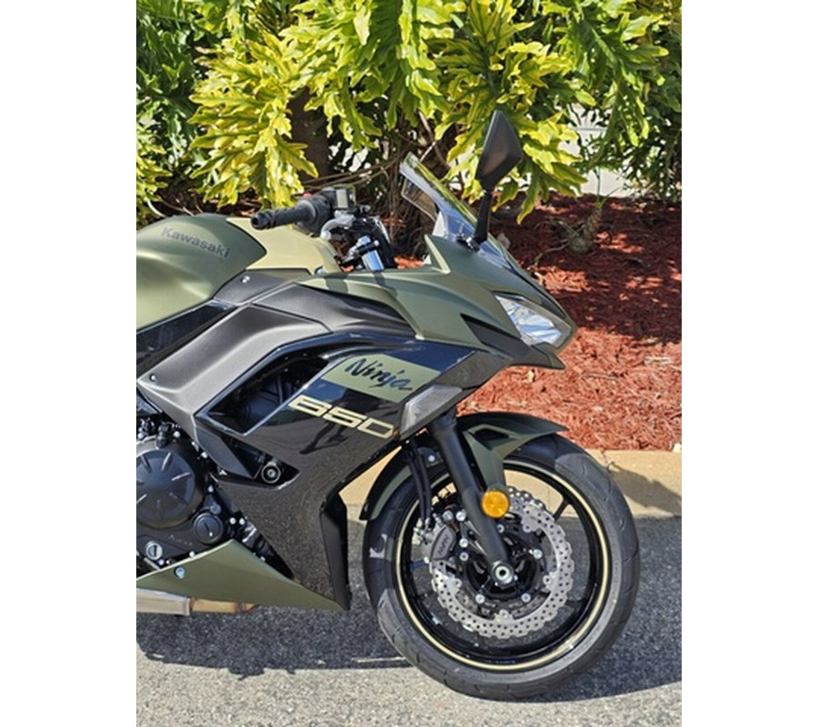 2024 Kawasaki Ninja 650 Metallic Covert Green/Metallic Spark Bl Metallic Matte Dark GrayMetallic Spark