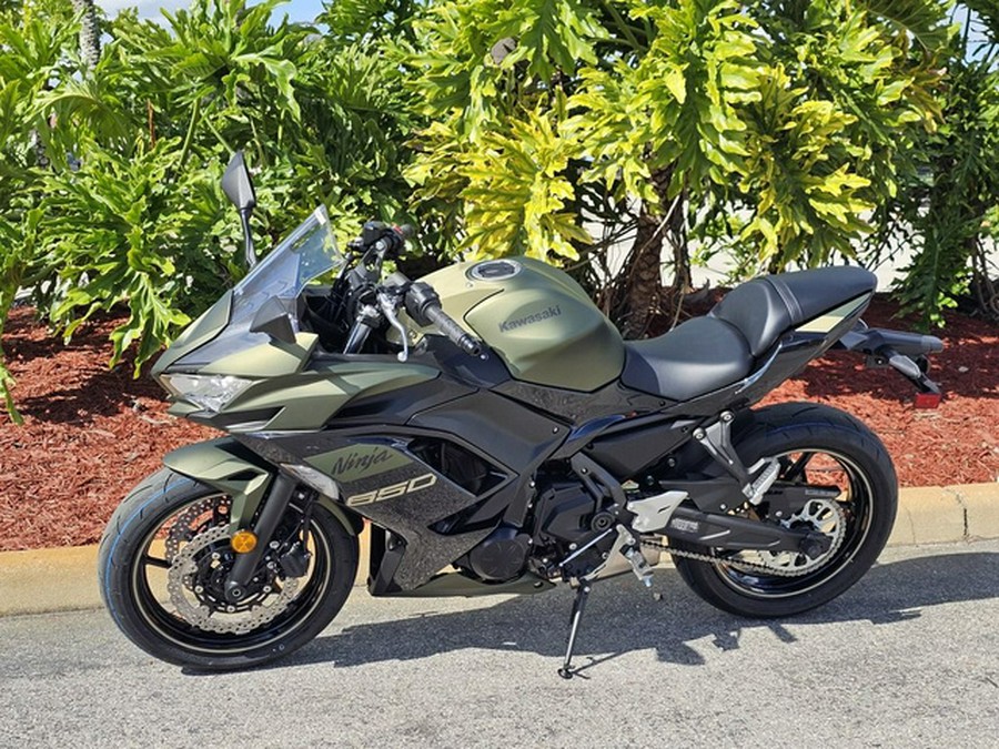 2024 Kawasaki Ninja 650 Metallic Covert Green/Metallic Spark Bl Metallic Matte Dark GrayMetallic Spark