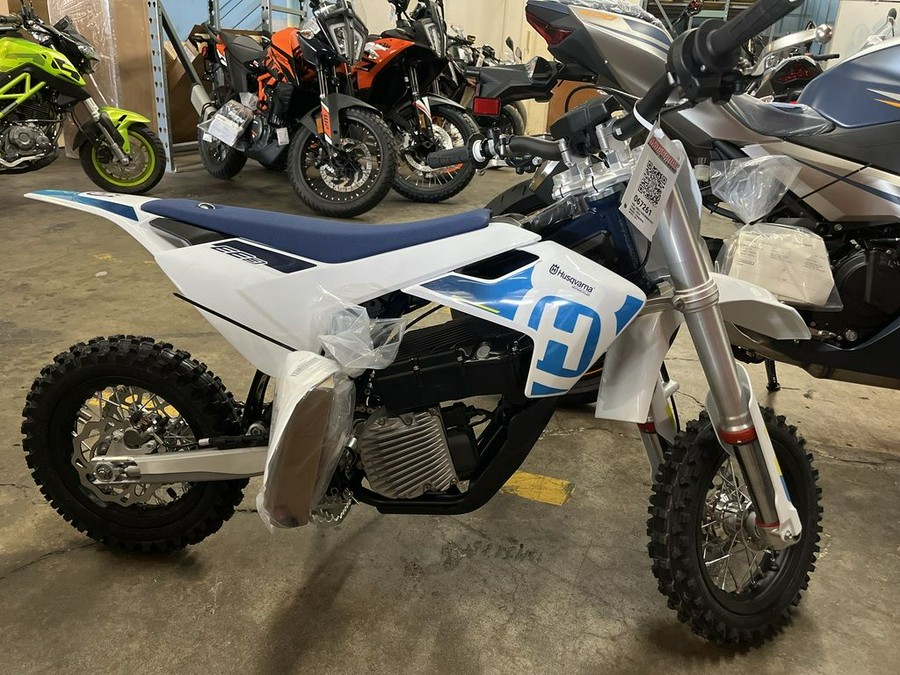 2024 Husqvarna® EE 3