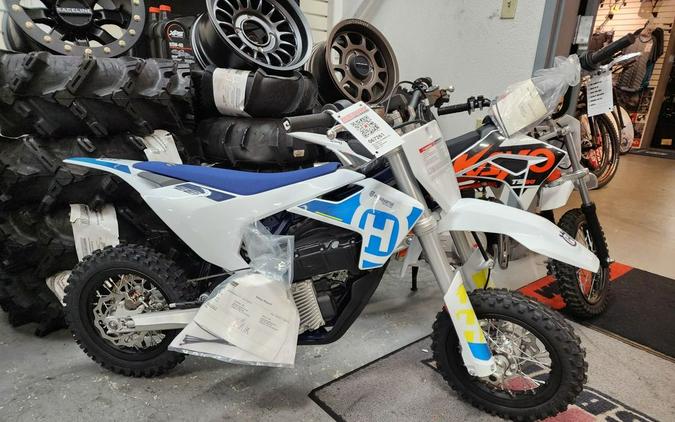 2024 Husqvarna® EE 3