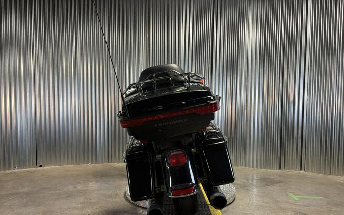2014 Harley-Davidson Electra Glide Ultra Classic BLACK W/ PINSTRIPE