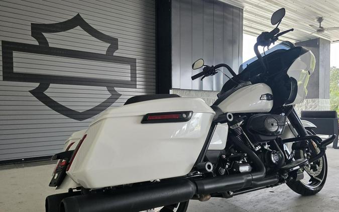 2024 Harley-Davidson® Road Glide® White Onyx Pearl - Black Finish