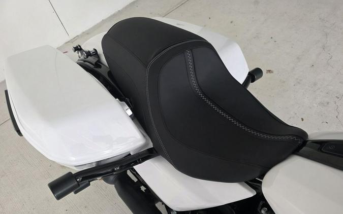 2024 Harley-Davidson® Road Glide® White Onyx Pearl - Black Finish
