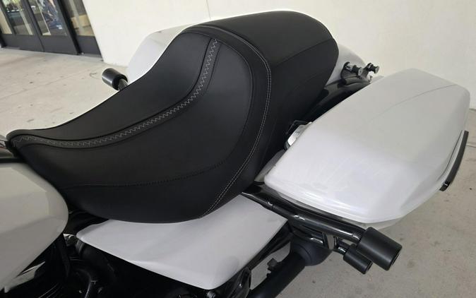 2024 Harley-Davidson® Road Glide® White Onyx Pearl - Black Finish